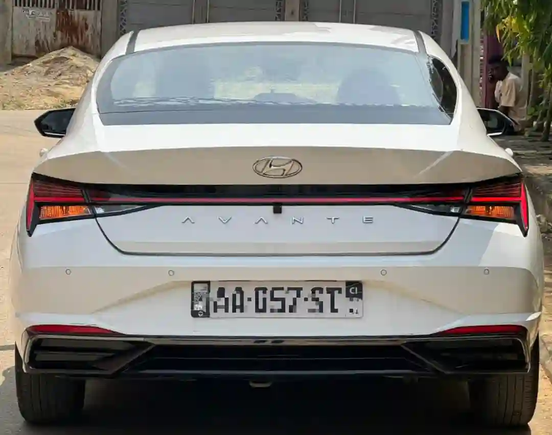 Hyundai AVANTE en vente 