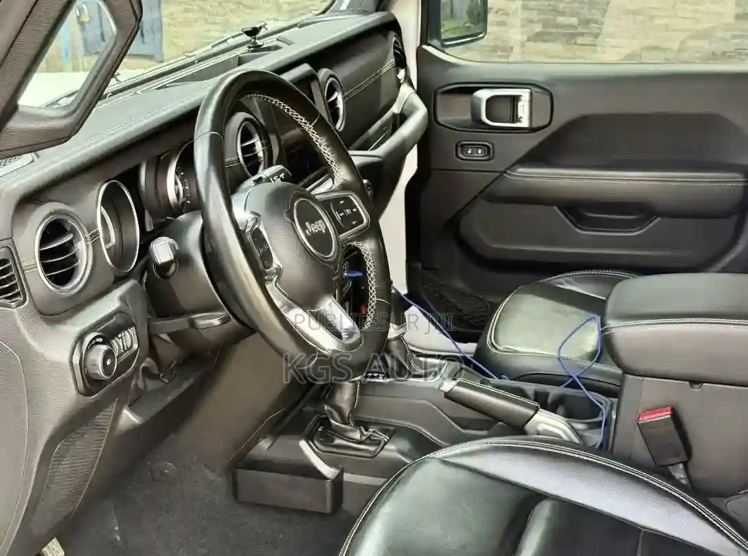 Jeep Wrangler Sahara 4 Door 4x4 2023 Blanc - Vue 1