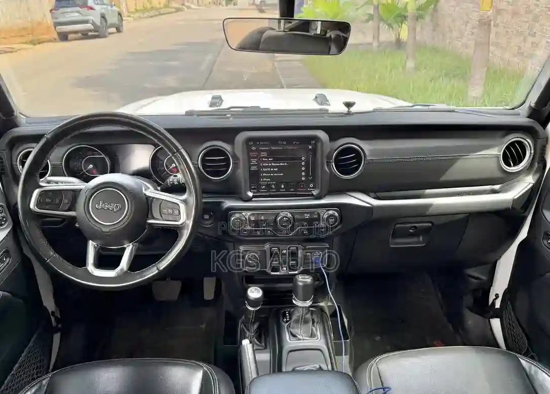 Jeep Wrangler Sahara 4 Door 4x4 2023 Blanc - Vue 3