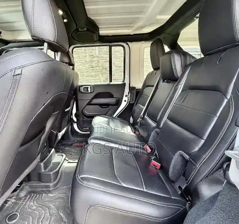 Jeep Wrangler Sahara 4 Door 4x4 2023 Blanc - Vue 6