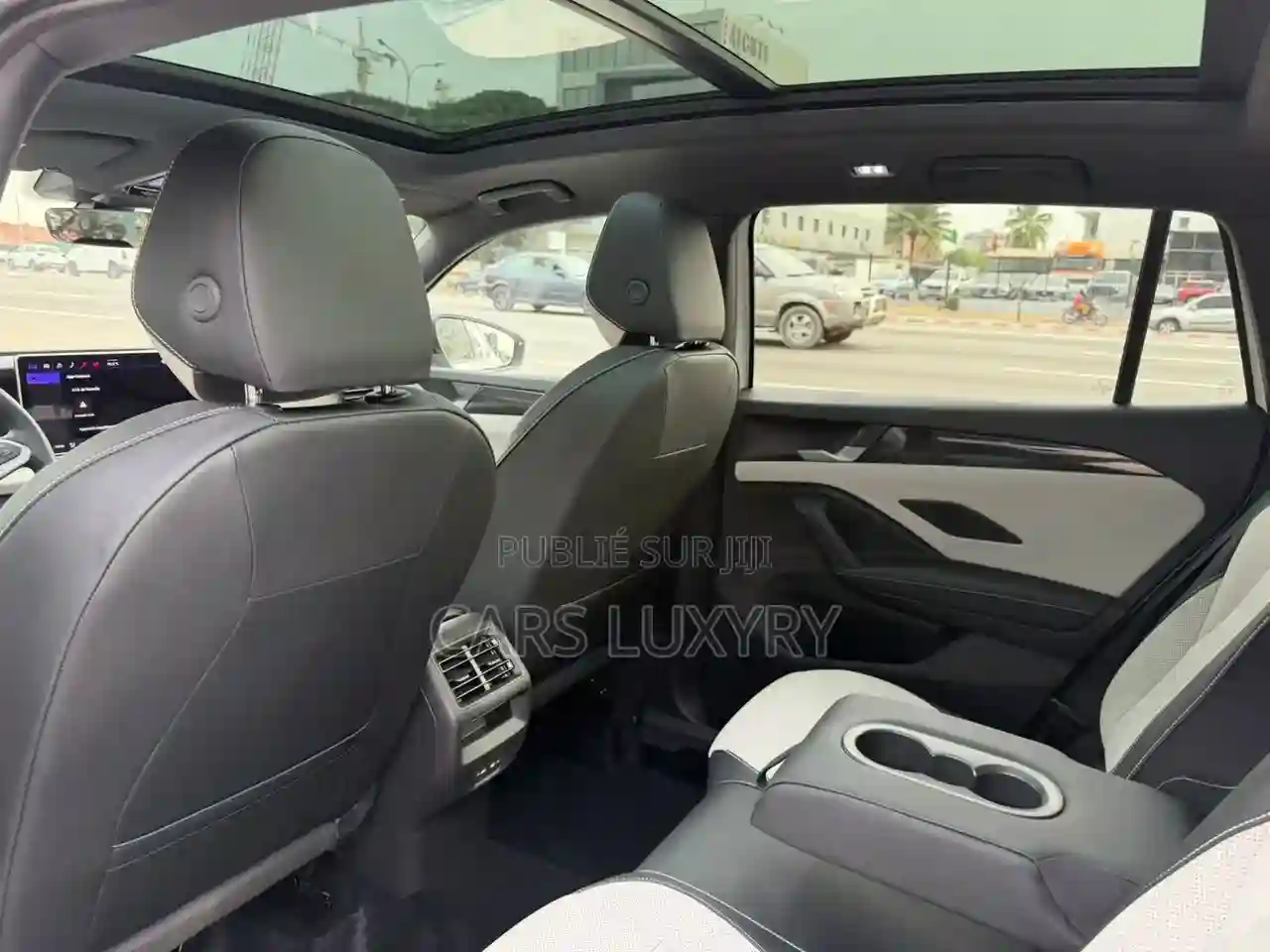 Volkswagen Tiguan 20T SEL Premium R-line 2021 Blanc - Vue 3