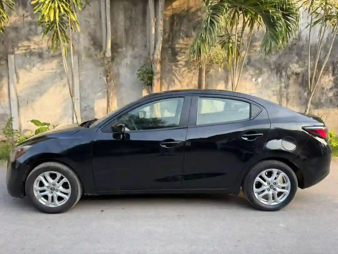 TOYOTA YARIS EN VENTE 