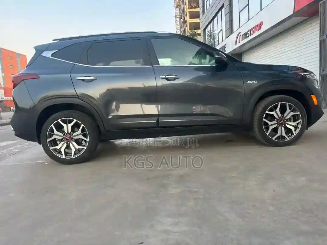 Kia Seltos SX 2022 Noir - Vue 9