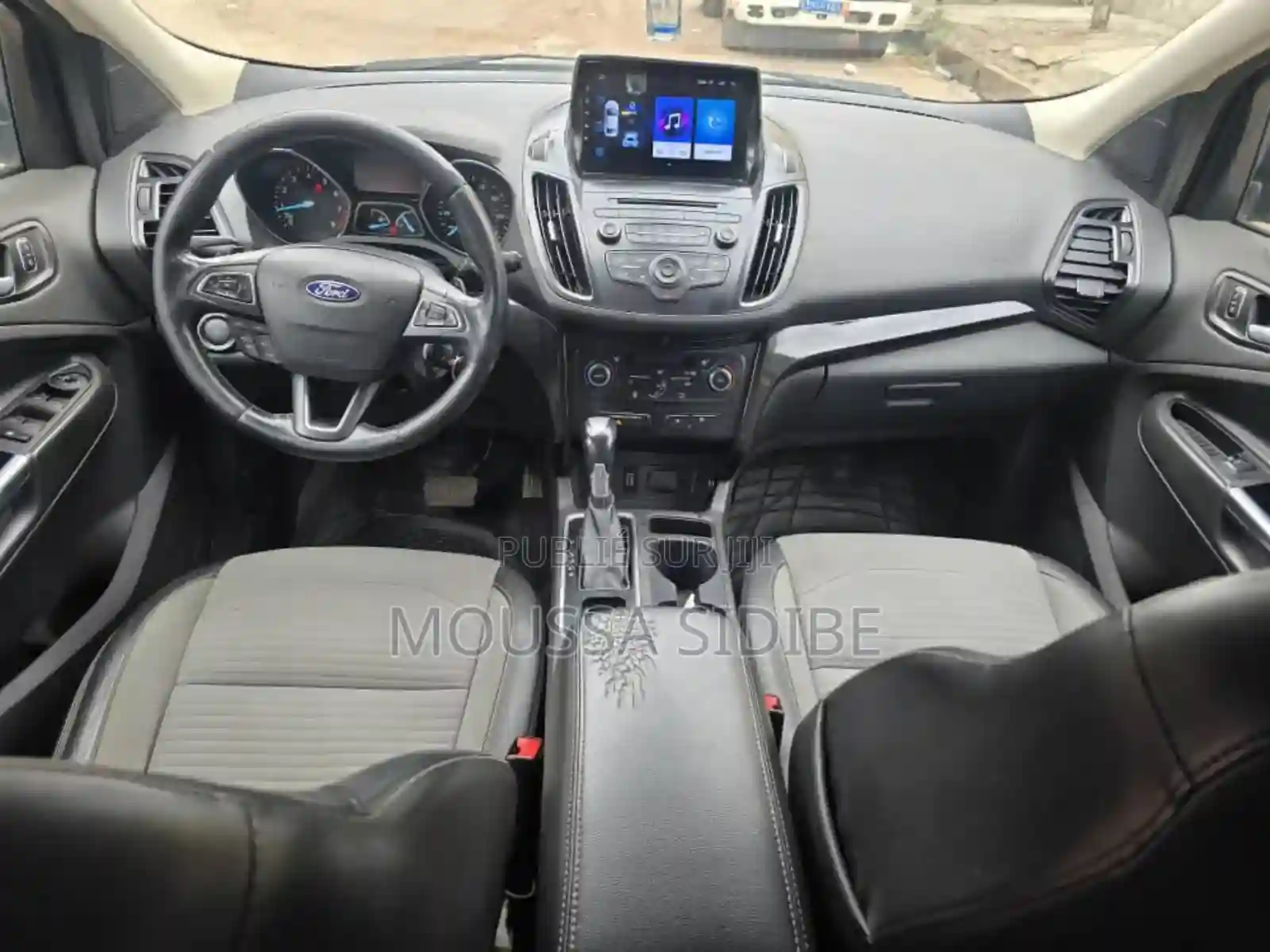 Ford Escape 2018 Gris - Vue 1
