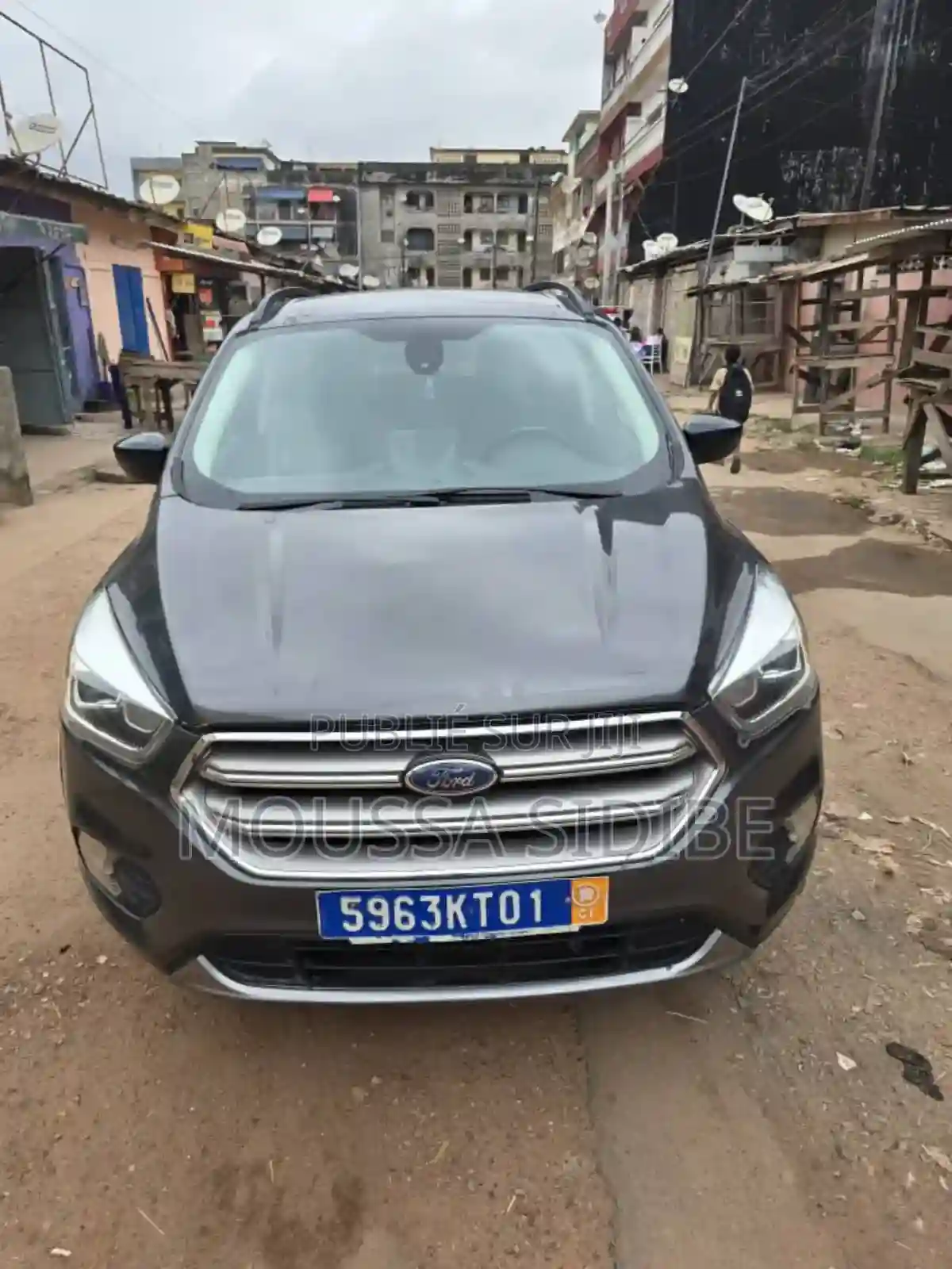 Ford Escape 2018 Gris - Vue 4