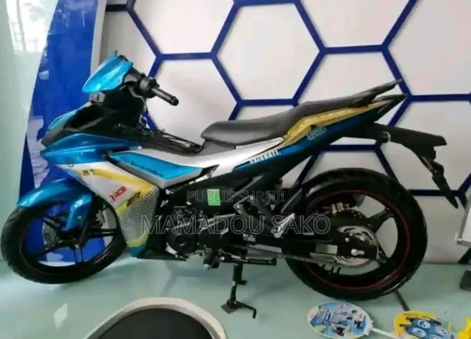 Neuf Yamaha Yzf-r 2024 Doré - Vue 2