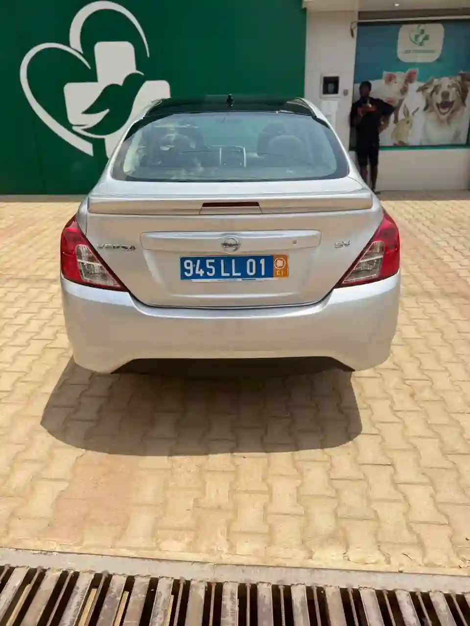 Nissan Versa SV  - Vue 3