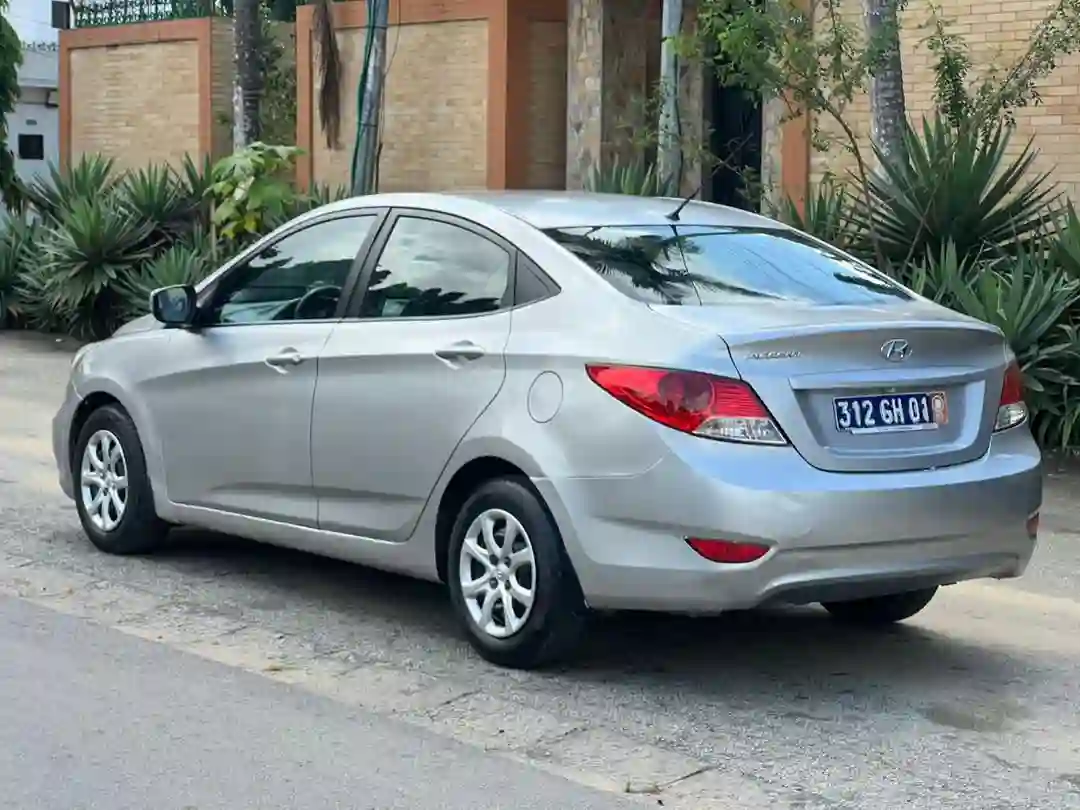 HYUNDAI ACCENT EN VENTE 