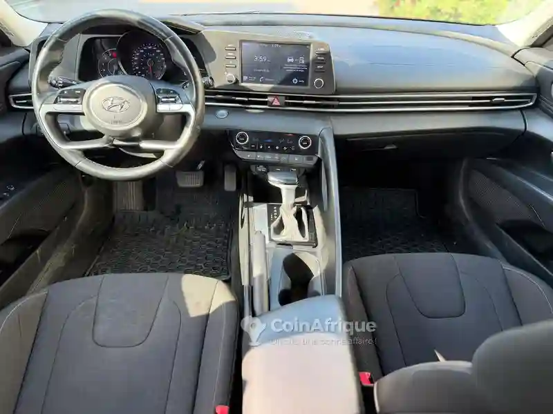 Hyundai Elantra 2021 - Vue 3