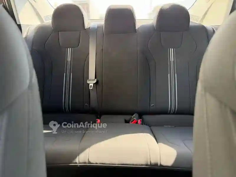 Hyundai Elantra 2021 - Vue 4