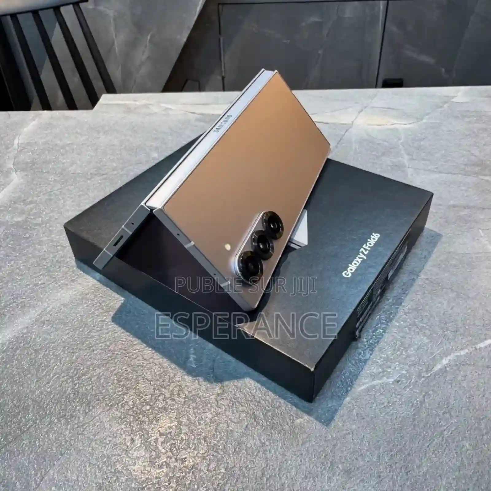 Neuf Samsung Galaxy Z Fold6 256 GB Noir - Vue 2