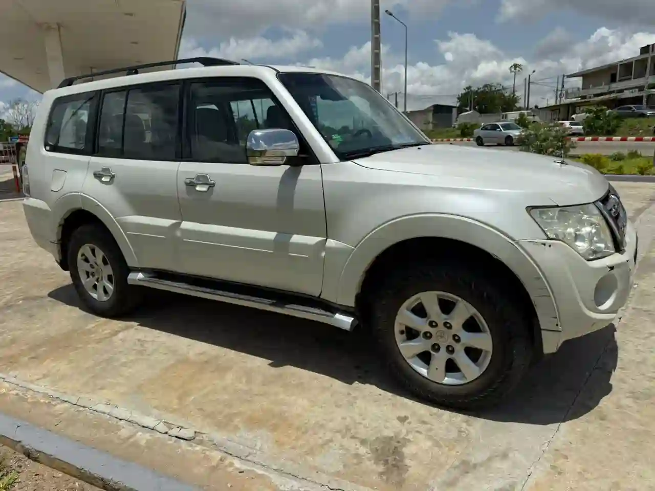 MITSUBISHI PAJERO GLS EN VENTE  - Vue 3