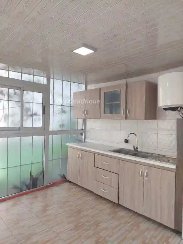 Location Appartement 3 Pièces Avec Piscine à Cocody-canébière - Vue 4