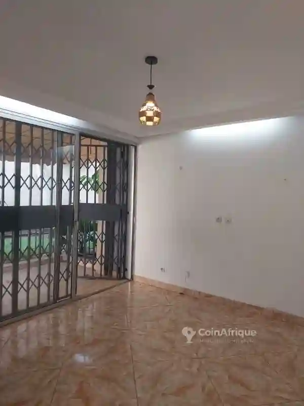 Location Appartement 3 Pièces Avec Piscine à Cocody-canébière - Vue 5