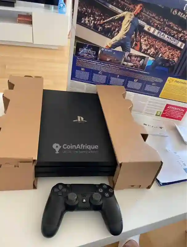 Playstation 4 Pro - Vue 2