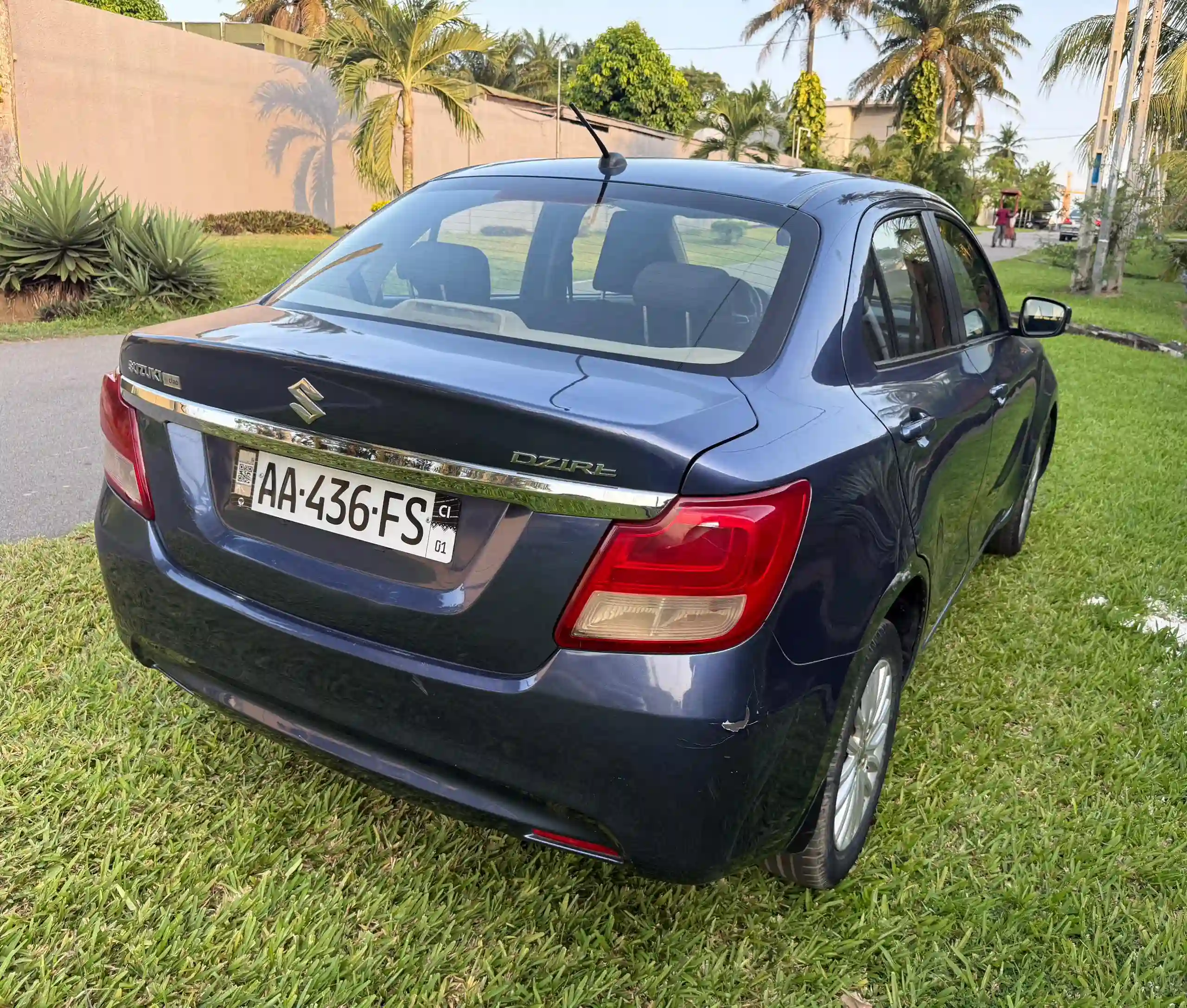 SUZUKI DZIRE EN VENTE  - Vue 3