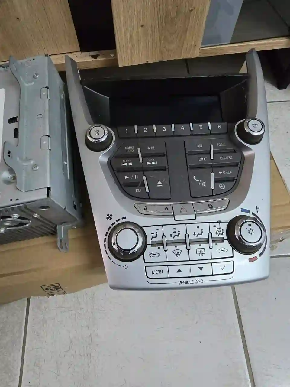 autoradio pour Chevrolet Equinox 2010 : 638.GM8L10 - Vue 2