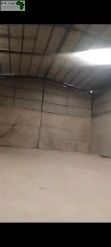 Entrepôt 1180m² à Louer à Yopougon Zone i - Vue 2