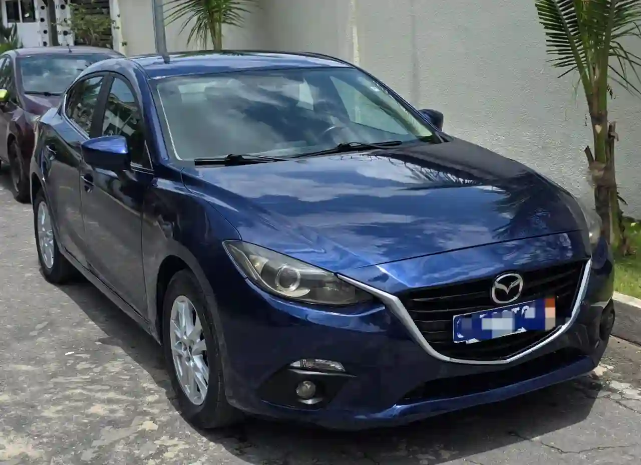 MAZDA 3 EN VENTE  - Vue 3