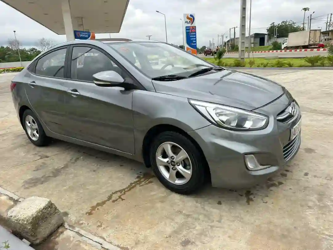 HYUNDAI ACCENT EN VENTE  - Vue 3