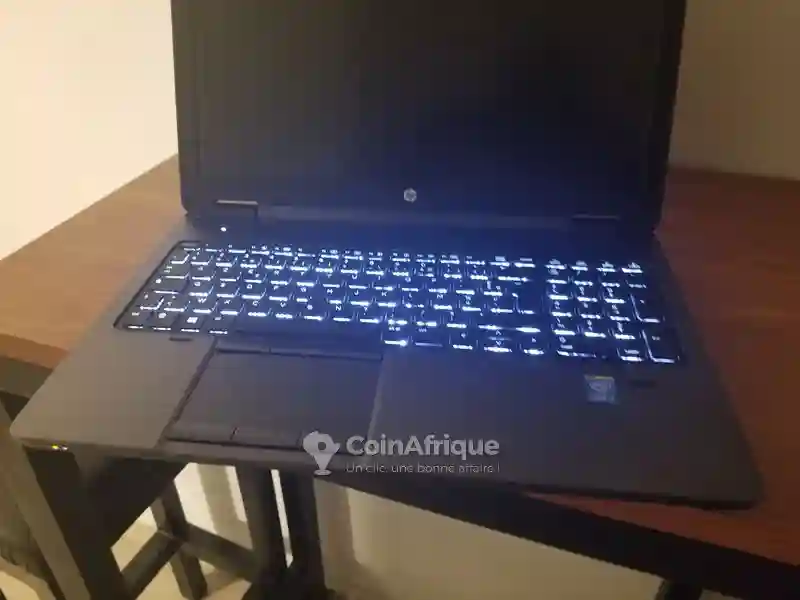 HP Zbook i7 16 go ssd 500 go Nvidia 2go - Vue 4