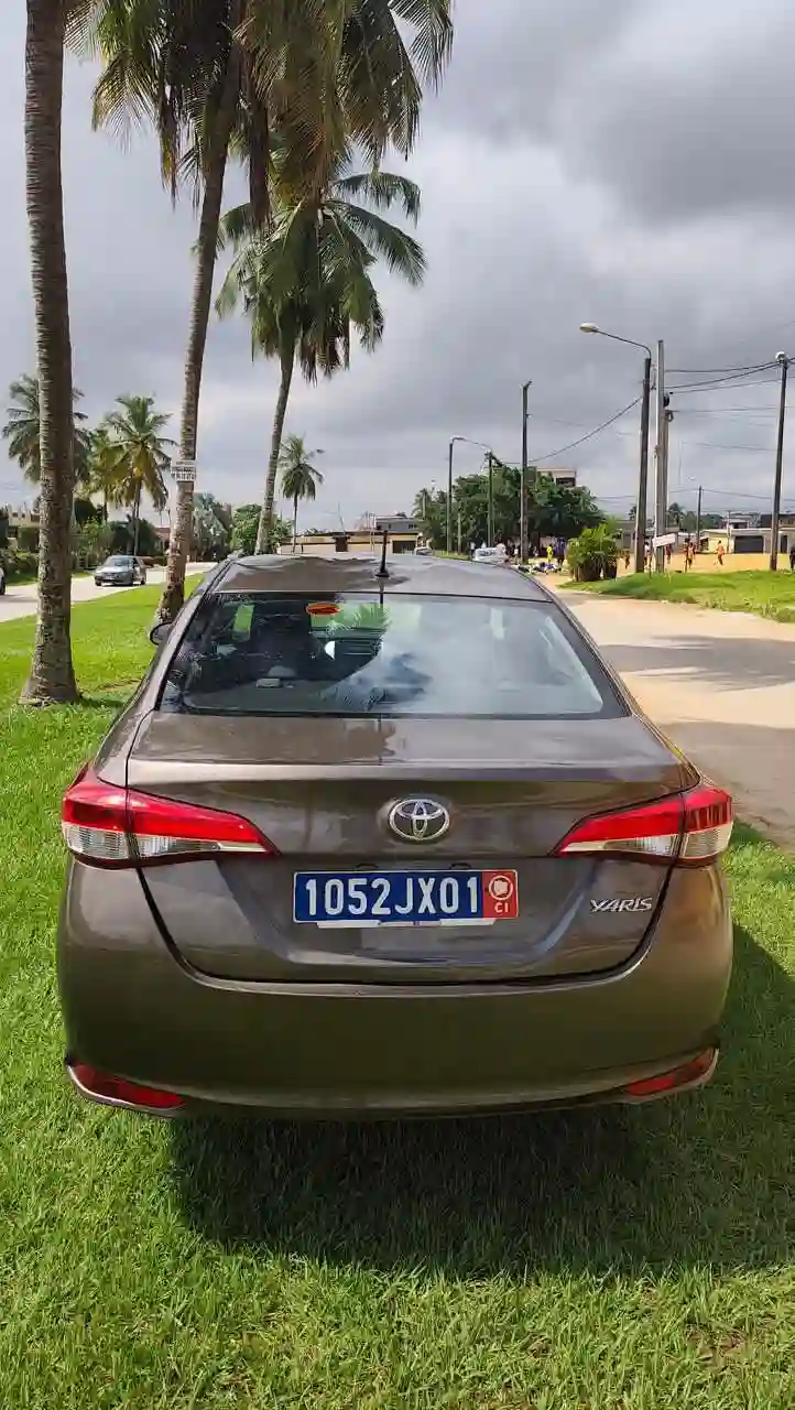 TOYOTA YARIS EN VENTE 