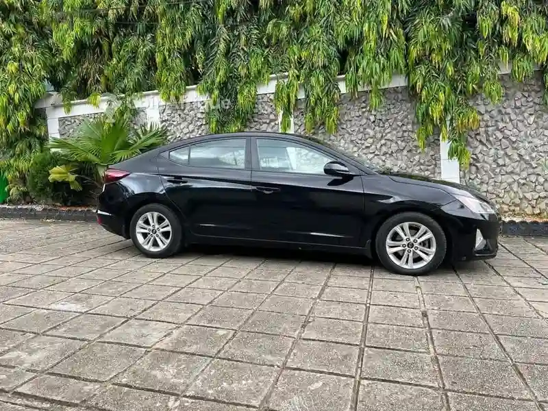 Hyundai Elantra 2020 - Vue 4