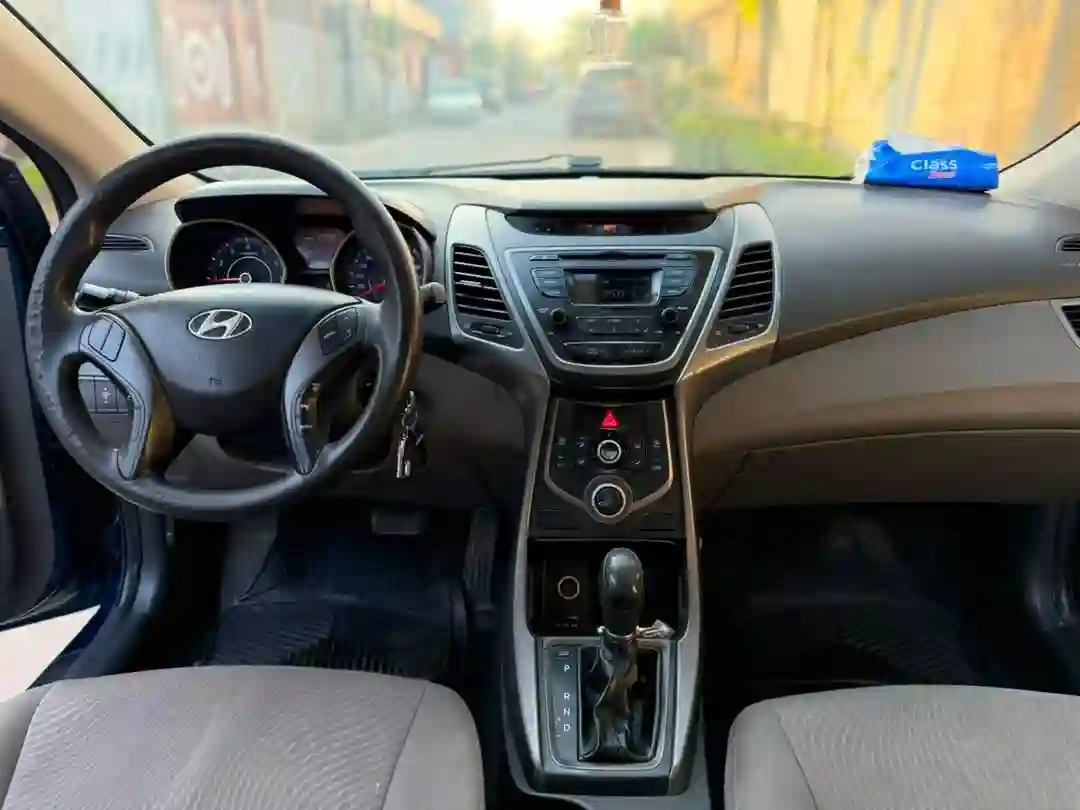 Hyundai elantra en vente