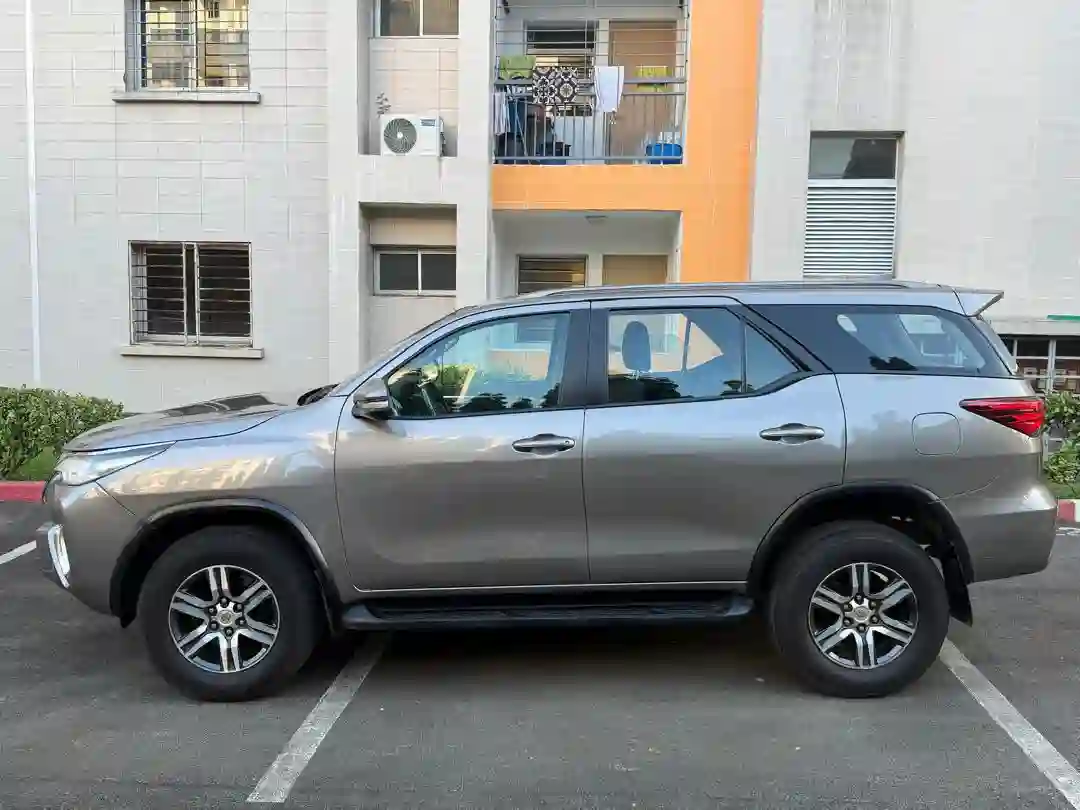 TOYOTA FORTUNER EN VENTE - Vue 1