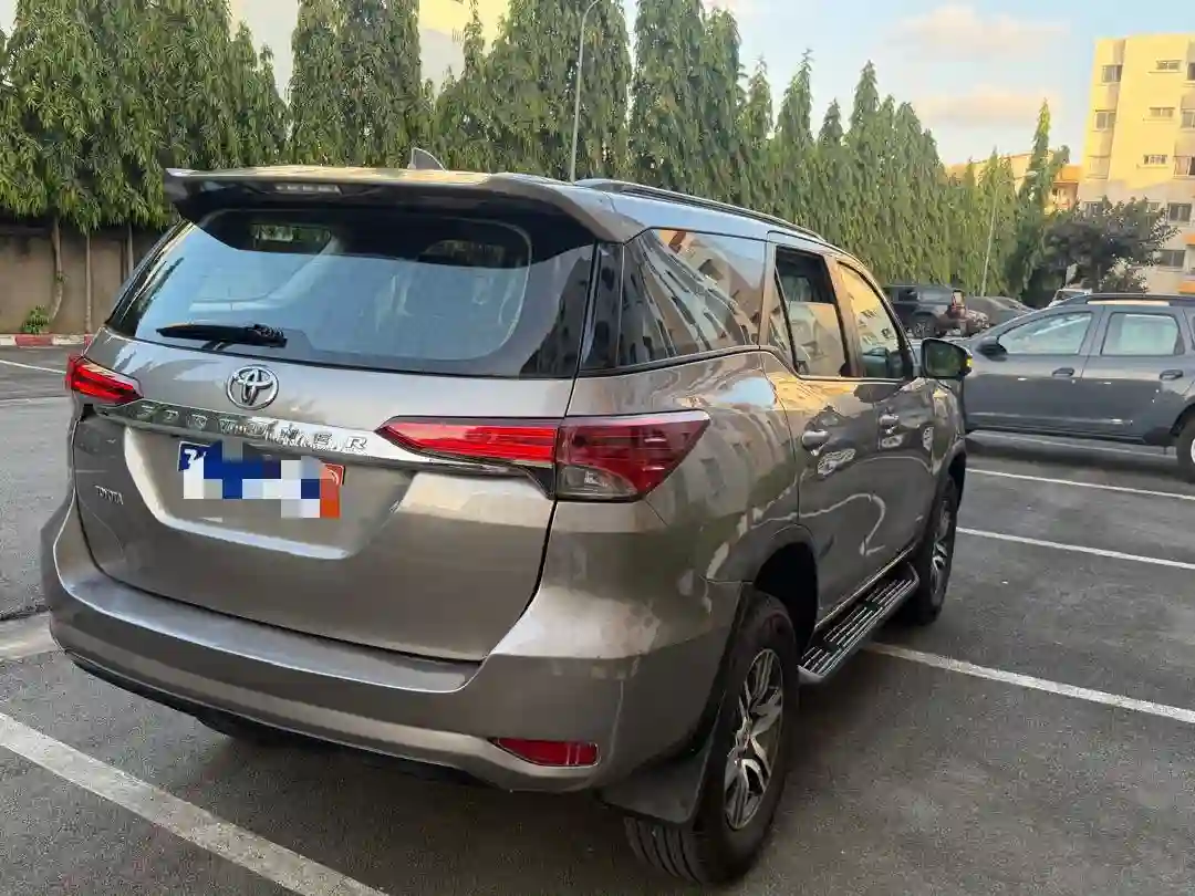 TOYOTA FORTUNER EN VENTE - Vue 2
