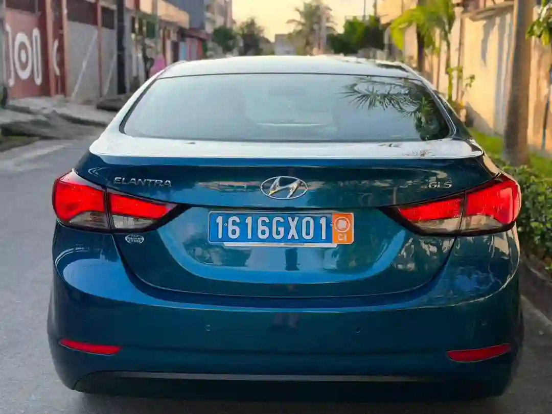 HYUNDAI ELANTRA EN VENTE 