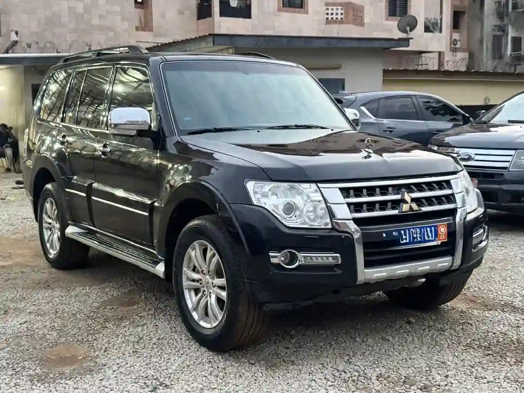 Mitsubishi Pajero GLS en vente  - Vue 3