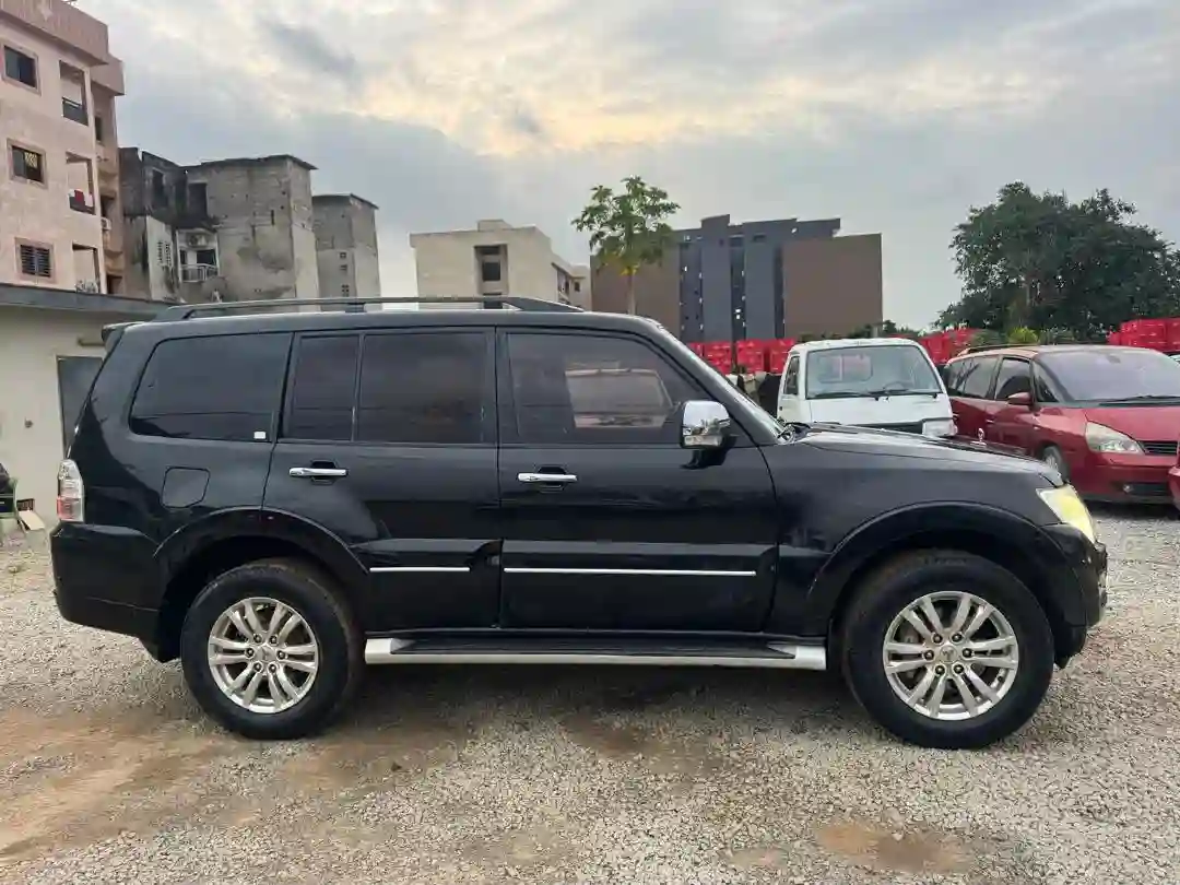 Mitsubishi Pajero GLS en vente  - Vue 4