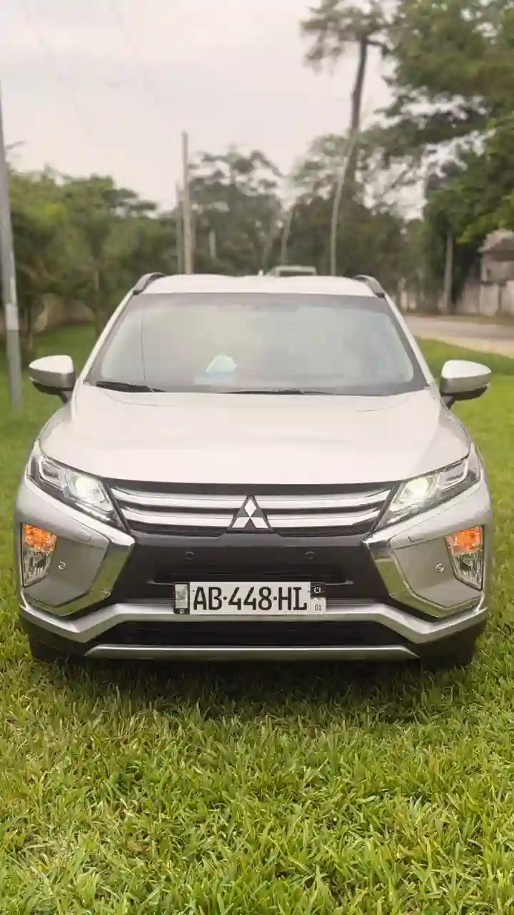Mitsubishi eclipse Cross  - Vue 4