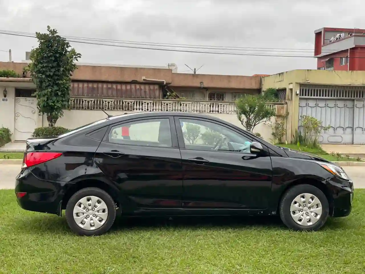 HYUNDAI ACCENT EN VENTE  - Vue 3