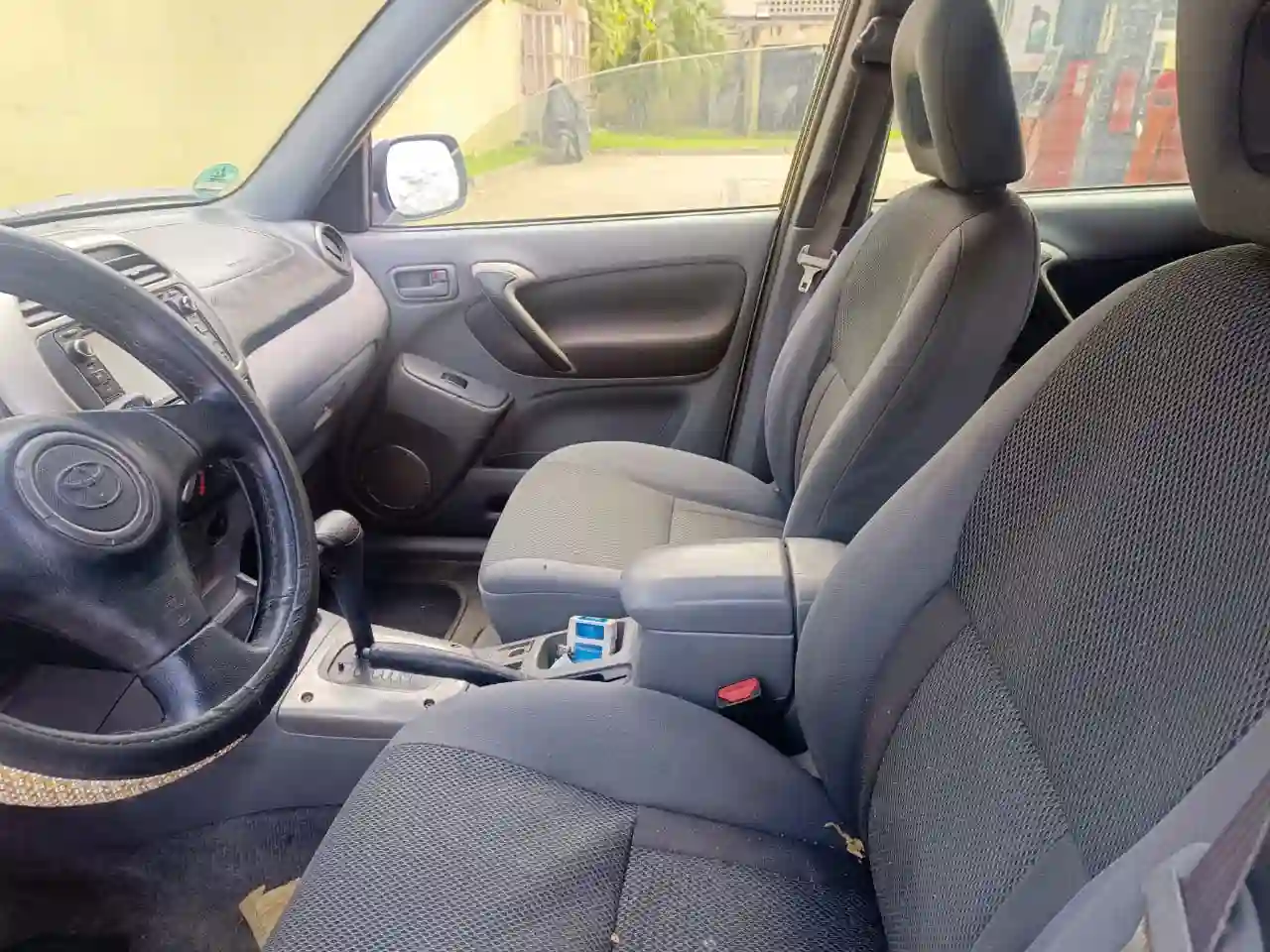 TOYOTA RAV4 - Vue 1