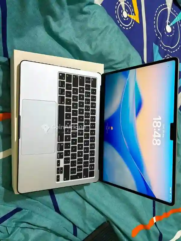 Macbook air m4 2025 - Vue 3