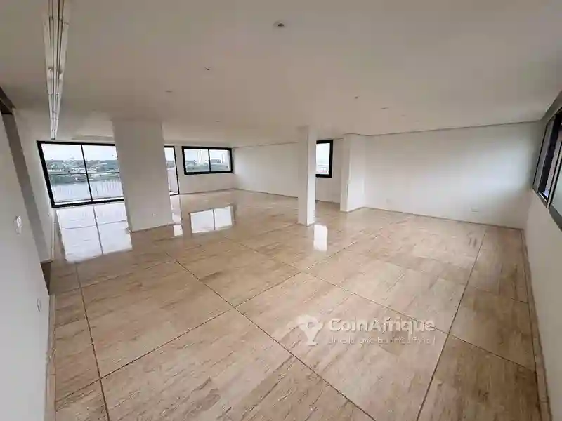 Location Appartements 3 Pièces - le Plateau au 8iem Étage - Vue 1