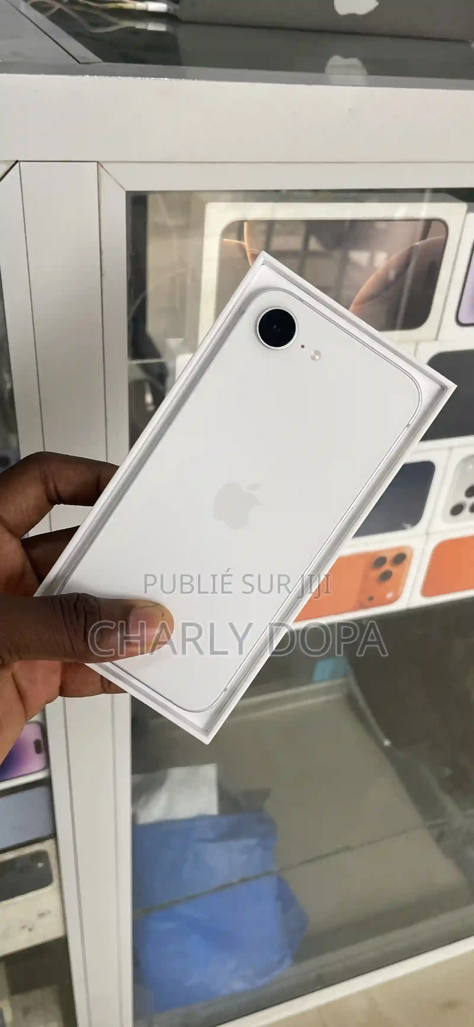 Apple Iphone 16e 128 GB Blanc - Vue 3