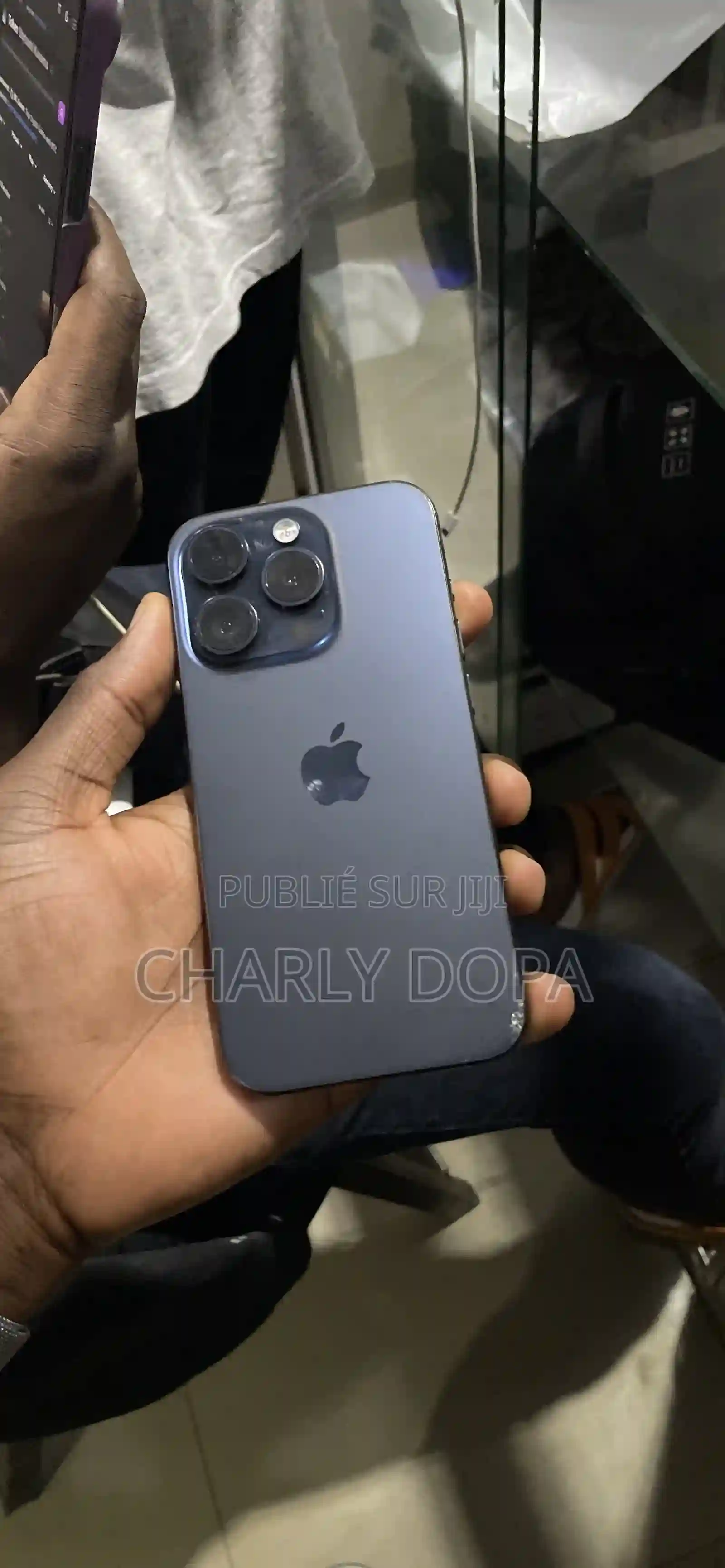 Apple Iphone 15 Pro 128 GB Bleu - Vue 4