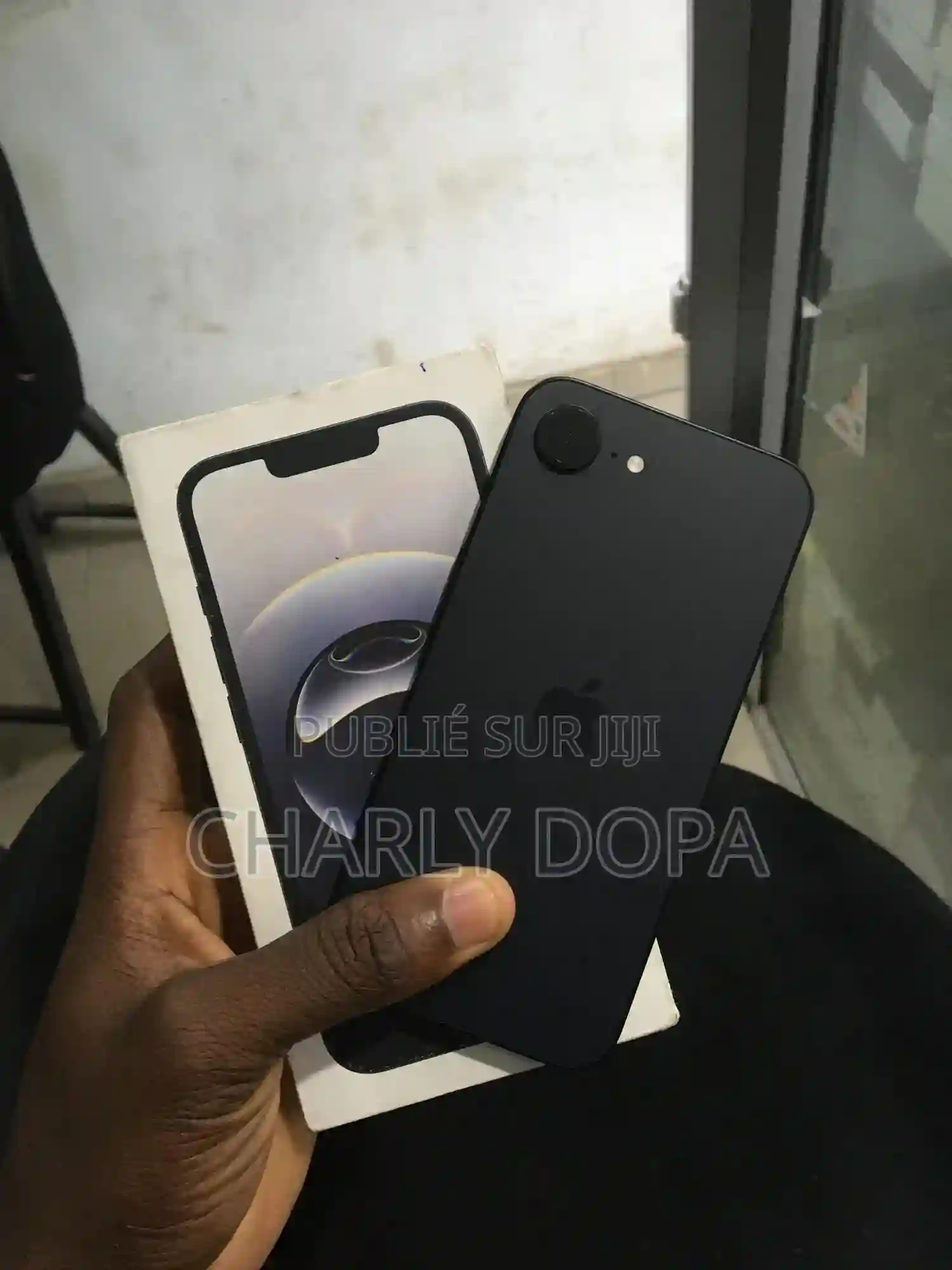 Apple Iphone 16e 128 GB Noir - Vue 2