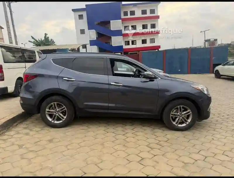 Hyundai Santa fe 2018 Automatique Troc Possible - Vue 3