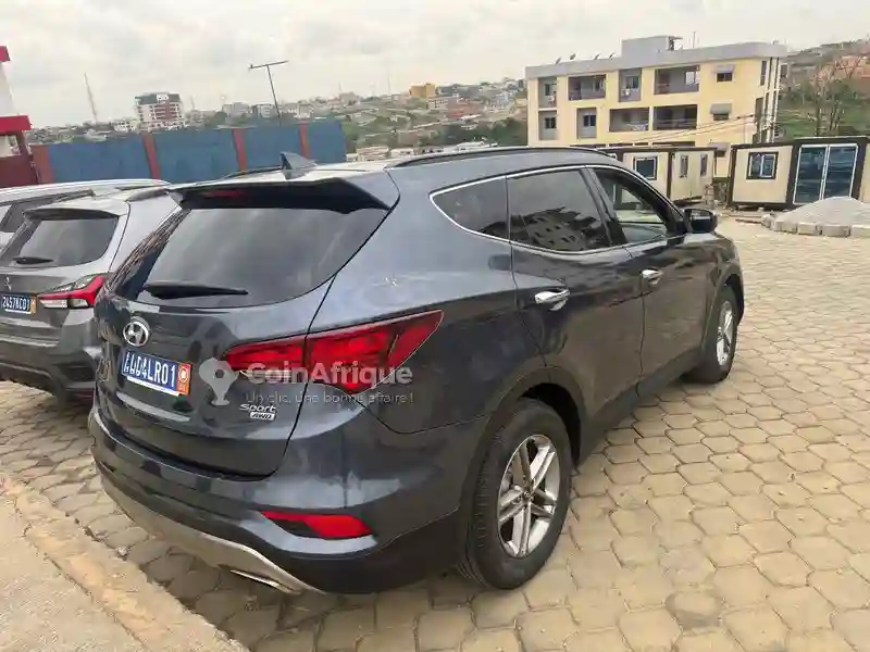 Hyundai Santa fe 2018 Automatique Troc Possible - Vue 4