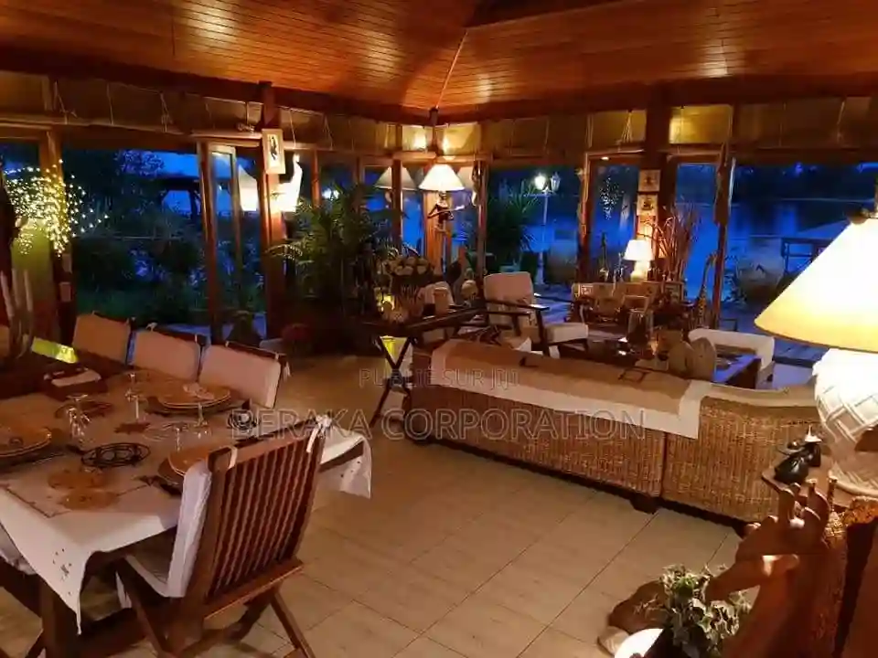 Île-boulay Une Superficie De 7900 M2 + Une Auberge De 4 Pièces - Vue 5