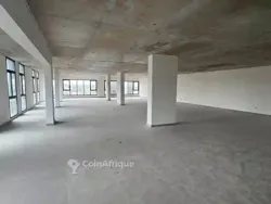 Location Bureaux &amp Commerces 2000m² à Cocody