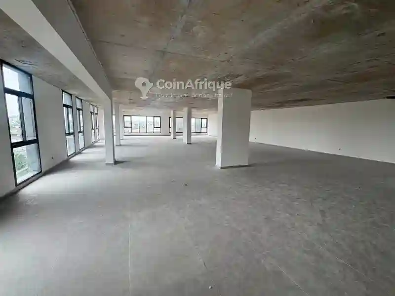 Location Bureaux &amp Commerces 2000m² à Cocody - Vue 2