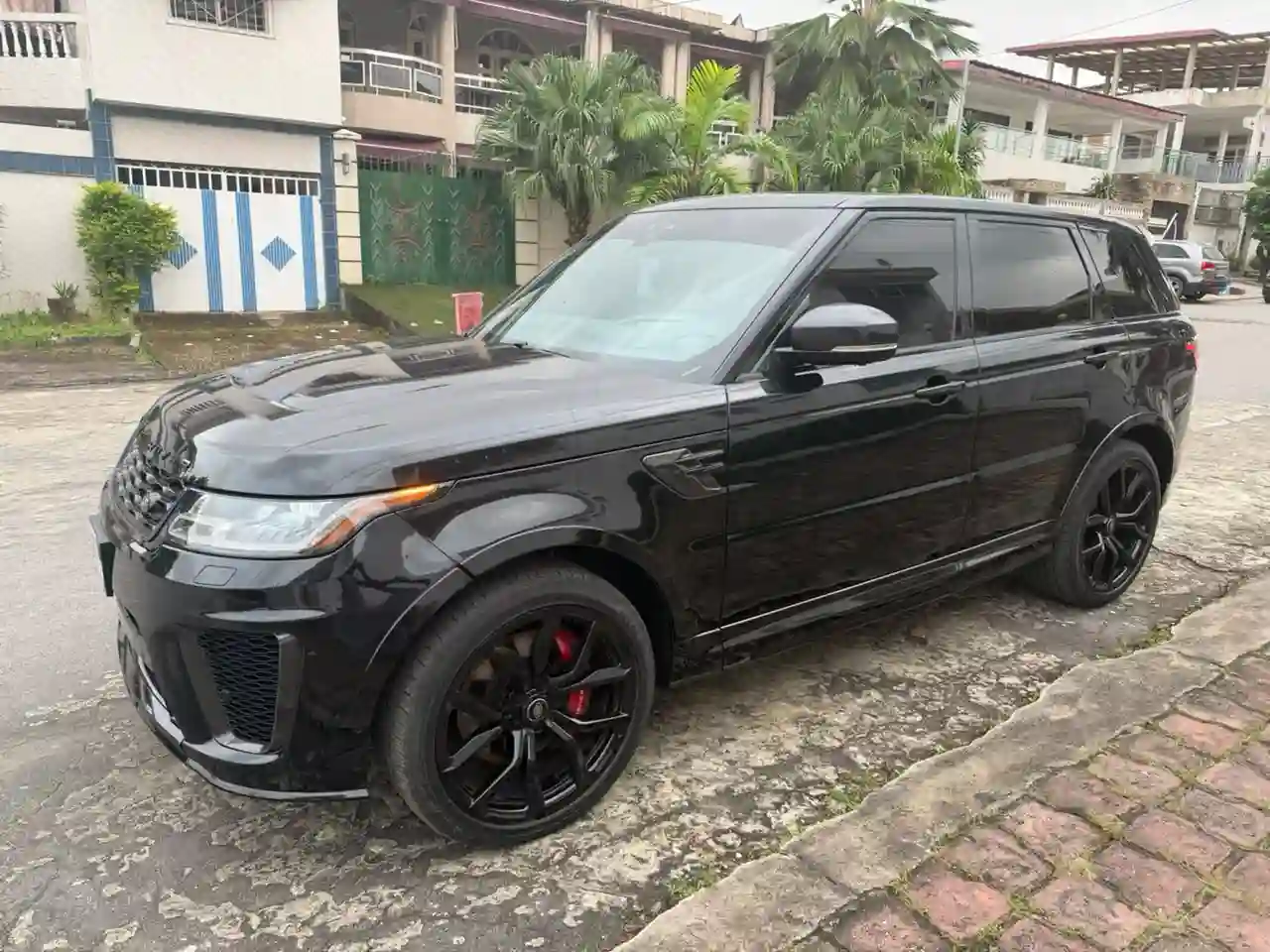 Range Rover SVR à Abidjan