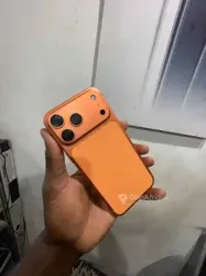 Iphone 17 pro max Écran Brisé à Abidjan